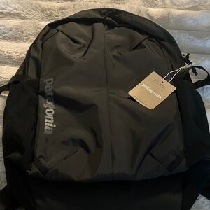Patagonia Men's REFUGIO 26L Black Backpack New with tag